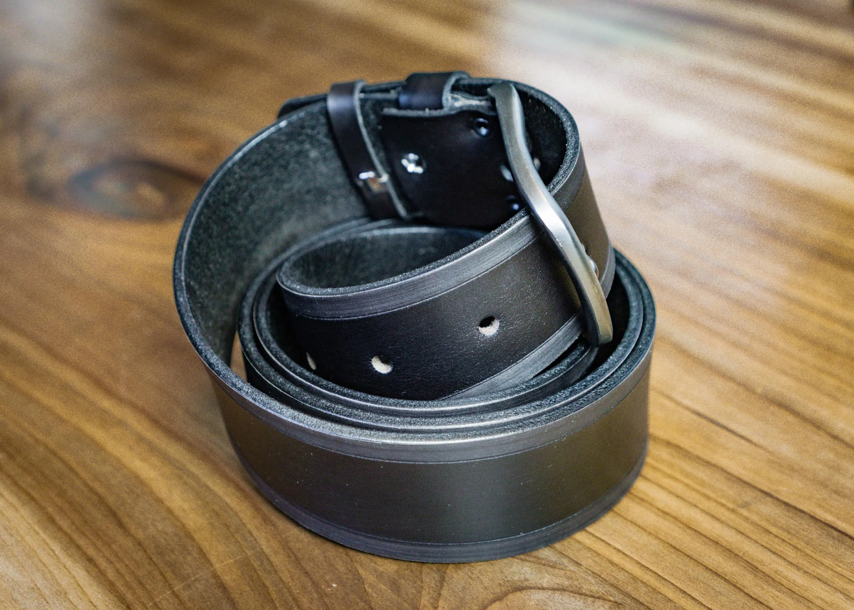 Men’s Leather Designer Belt "Moss" | Handcrafted | Black Grey