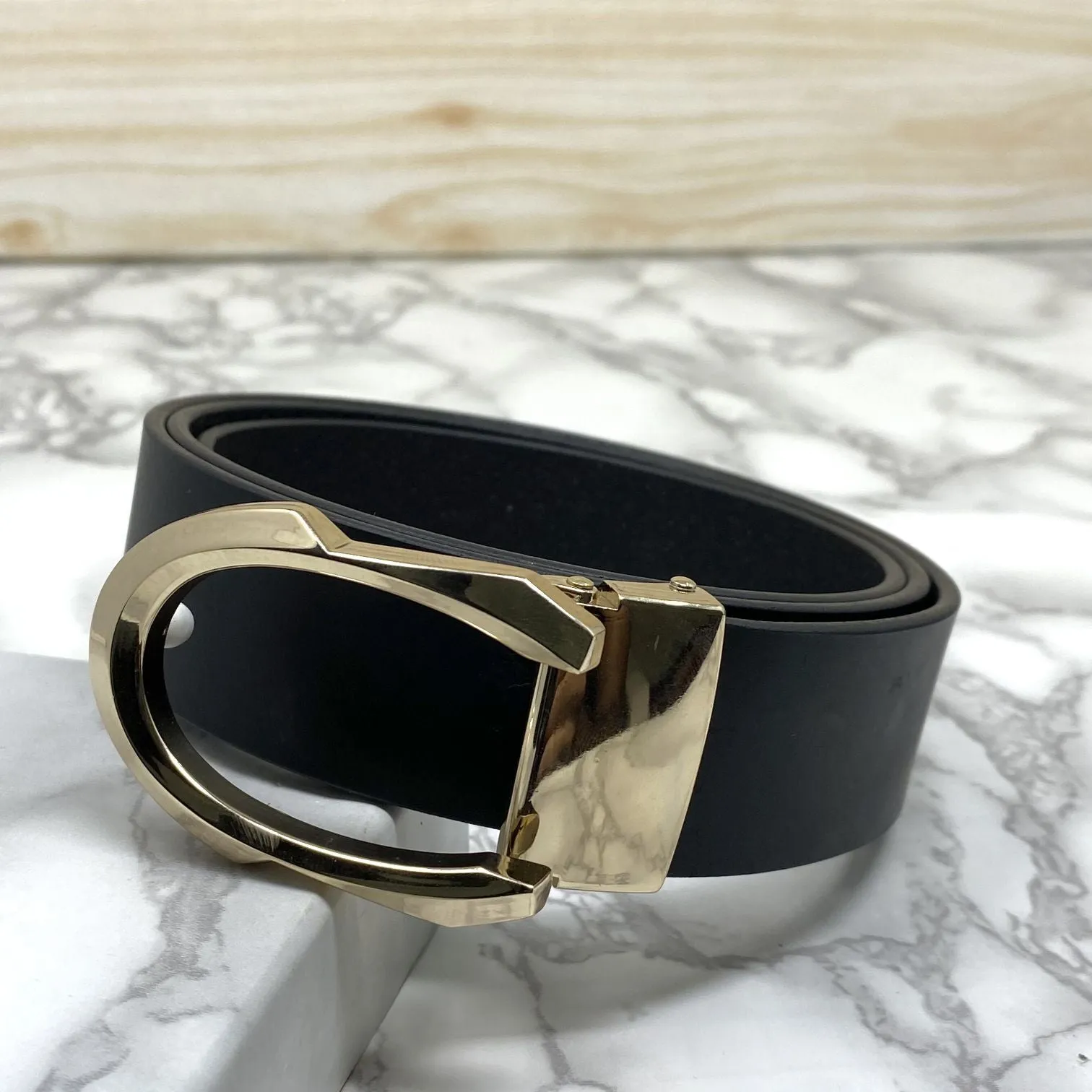 Signature C Logo Leather Belt For Unisex-JonasParamount