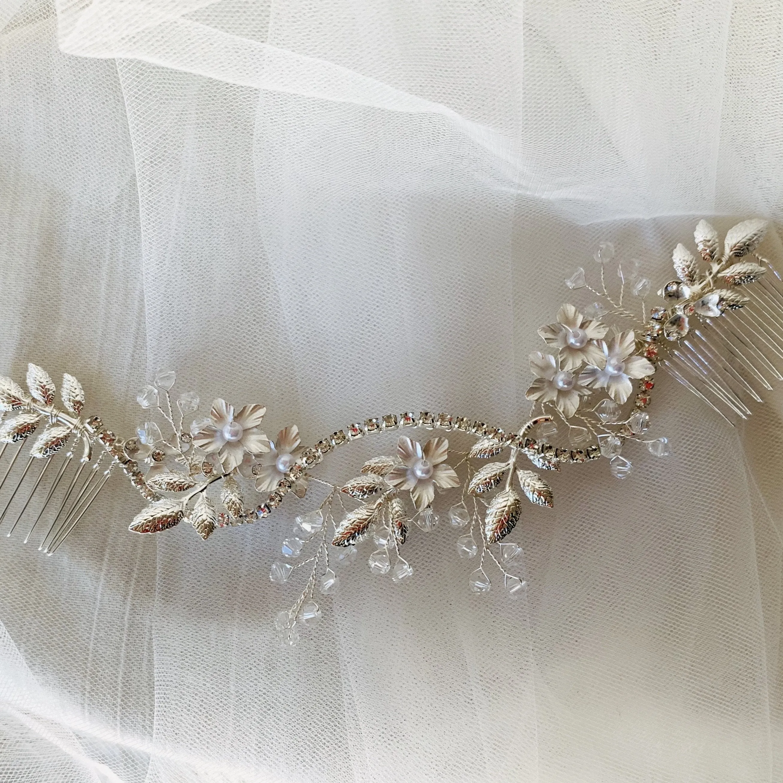 V125. bridal hairpiece, back comb accessory for wedding